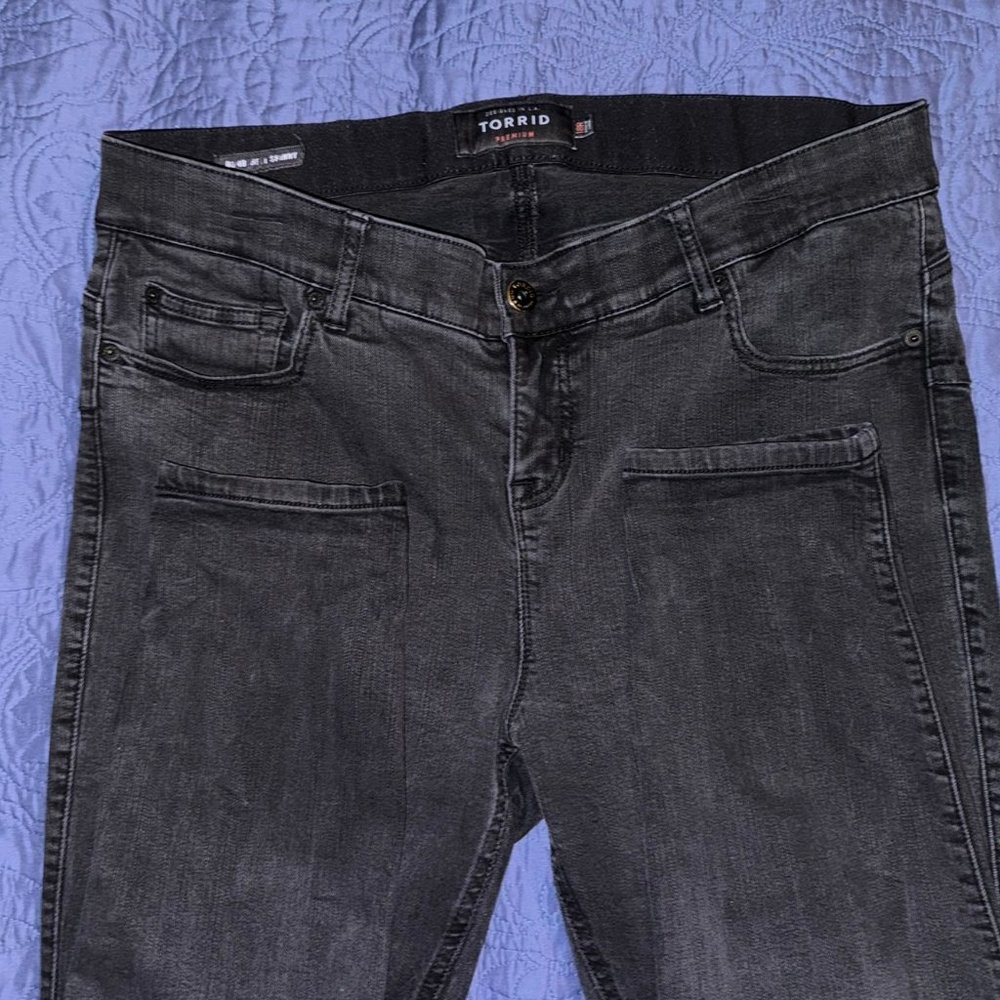 18R Torrid "Faded" Black Skinny Jeans EUC